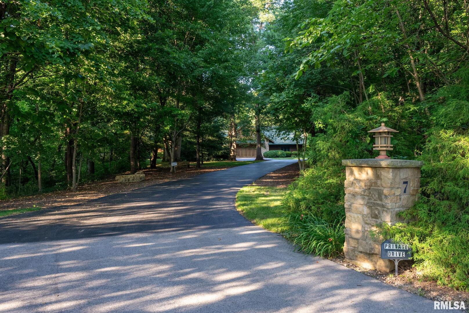 7 AUTUMN CREEK Drive