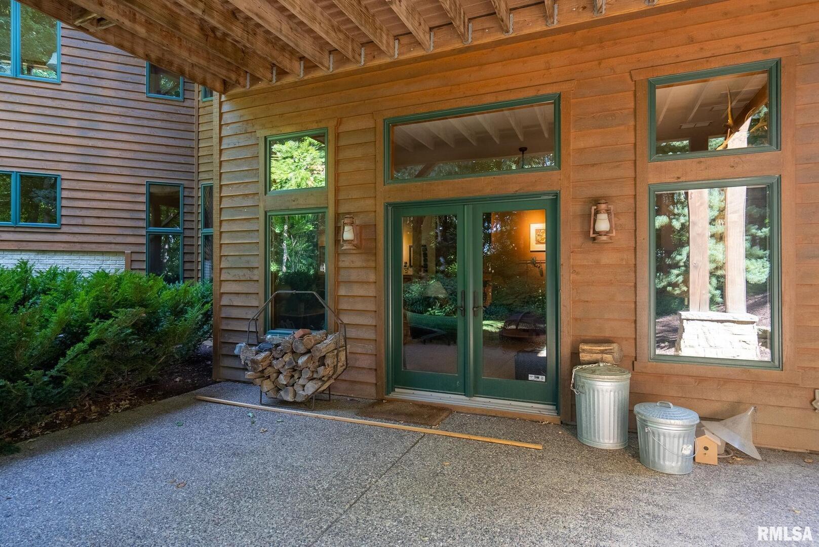 7 AUTUMN CREEK Drive