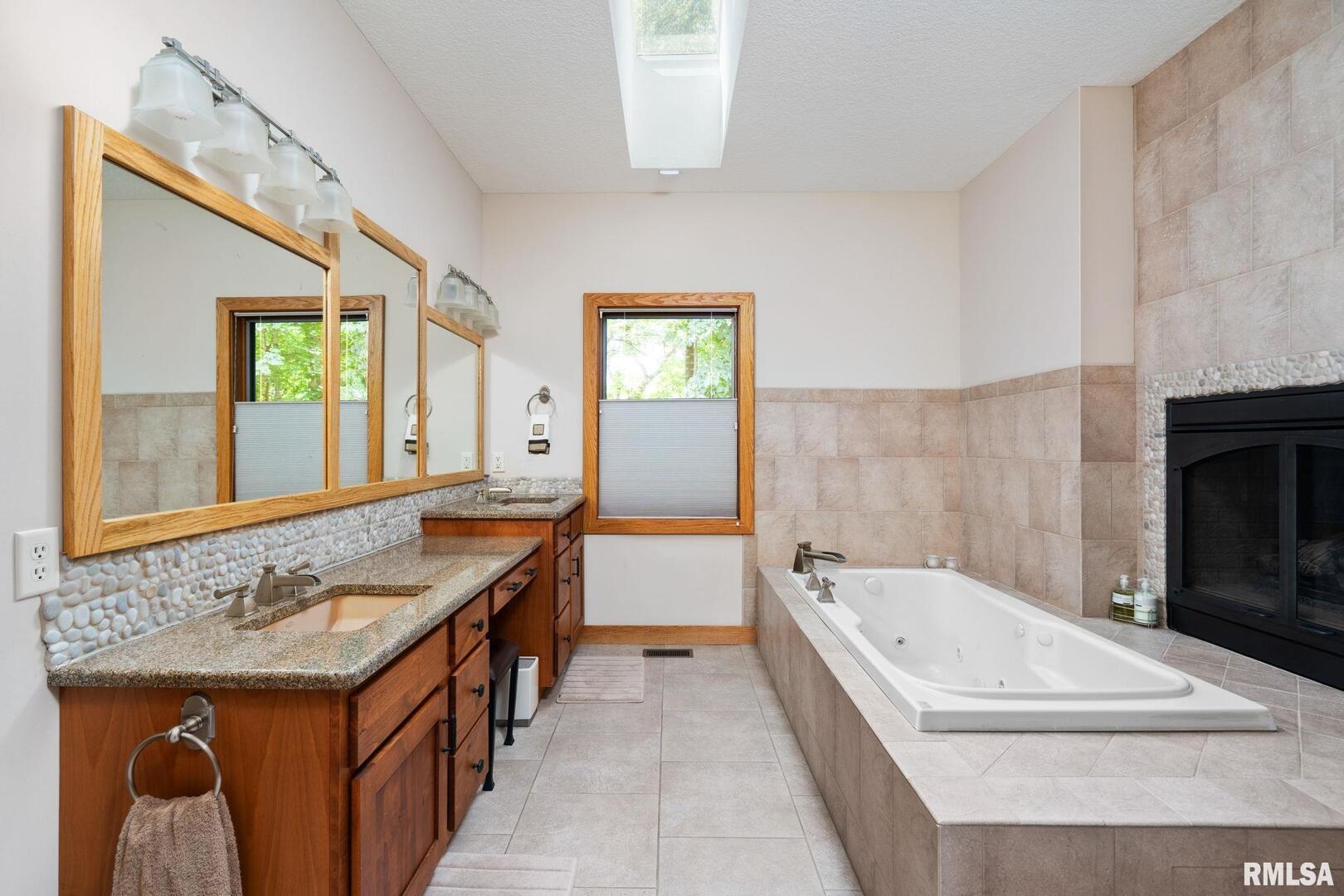 7 AUTUMN CREEK Drive