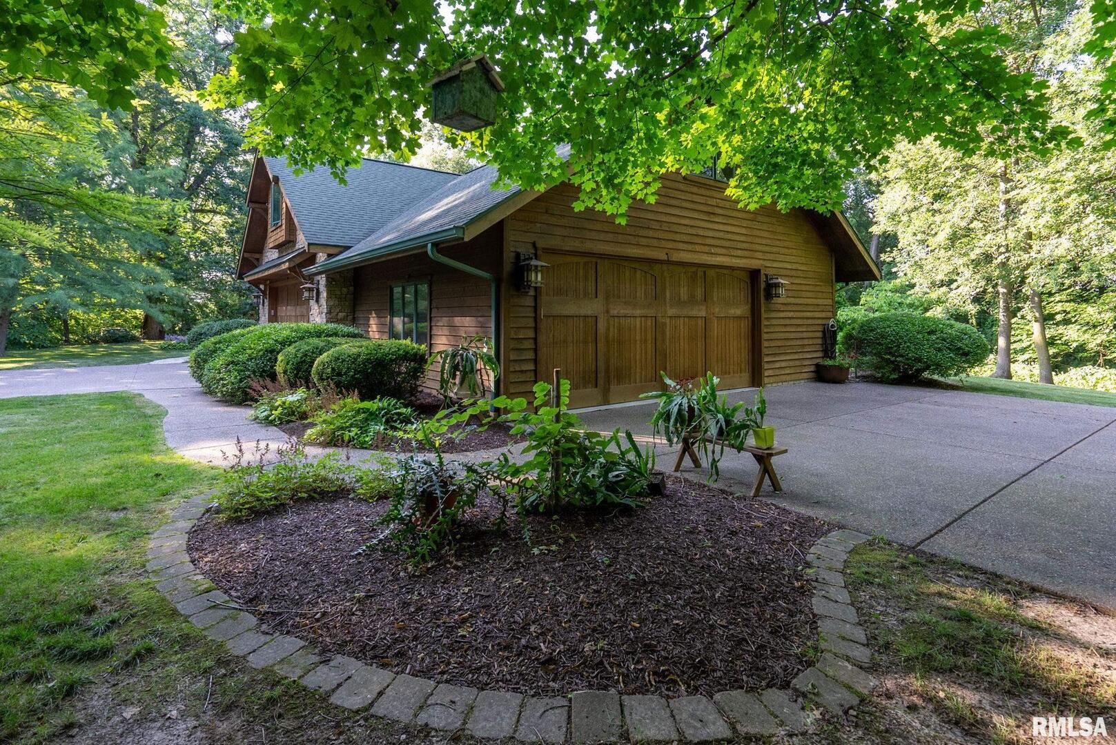 7 AUTUMN CREEK Drive