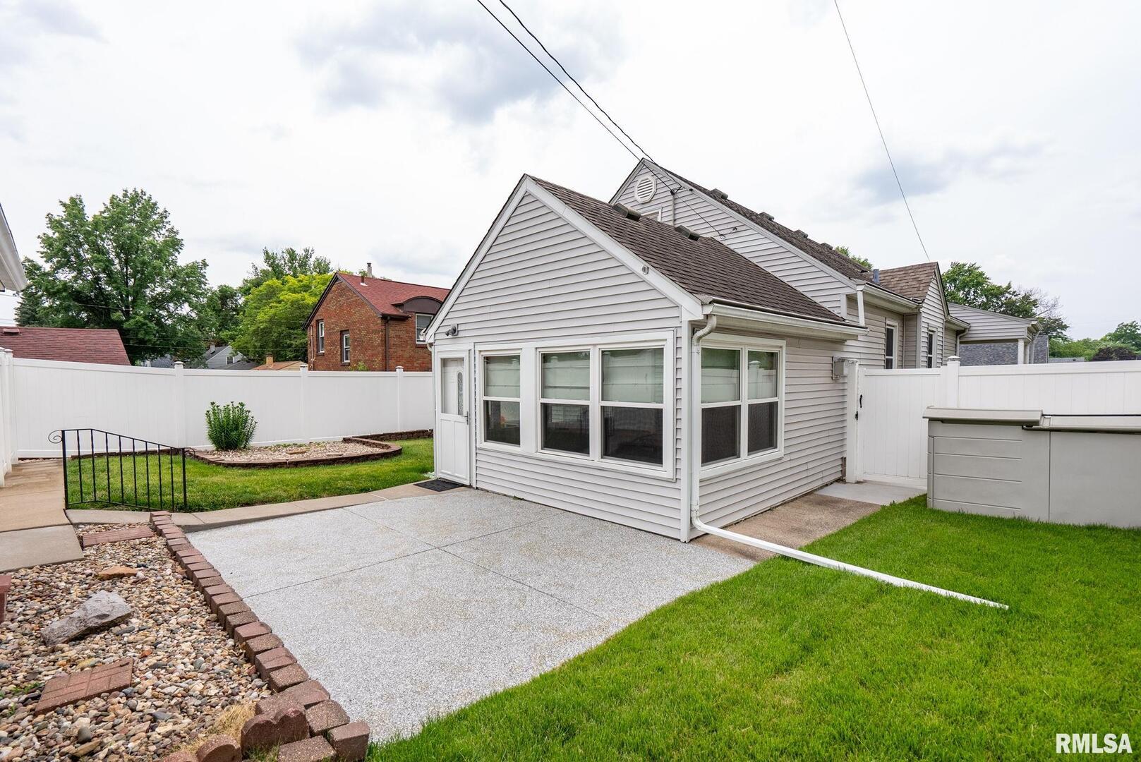 2609 N HOWELL Street