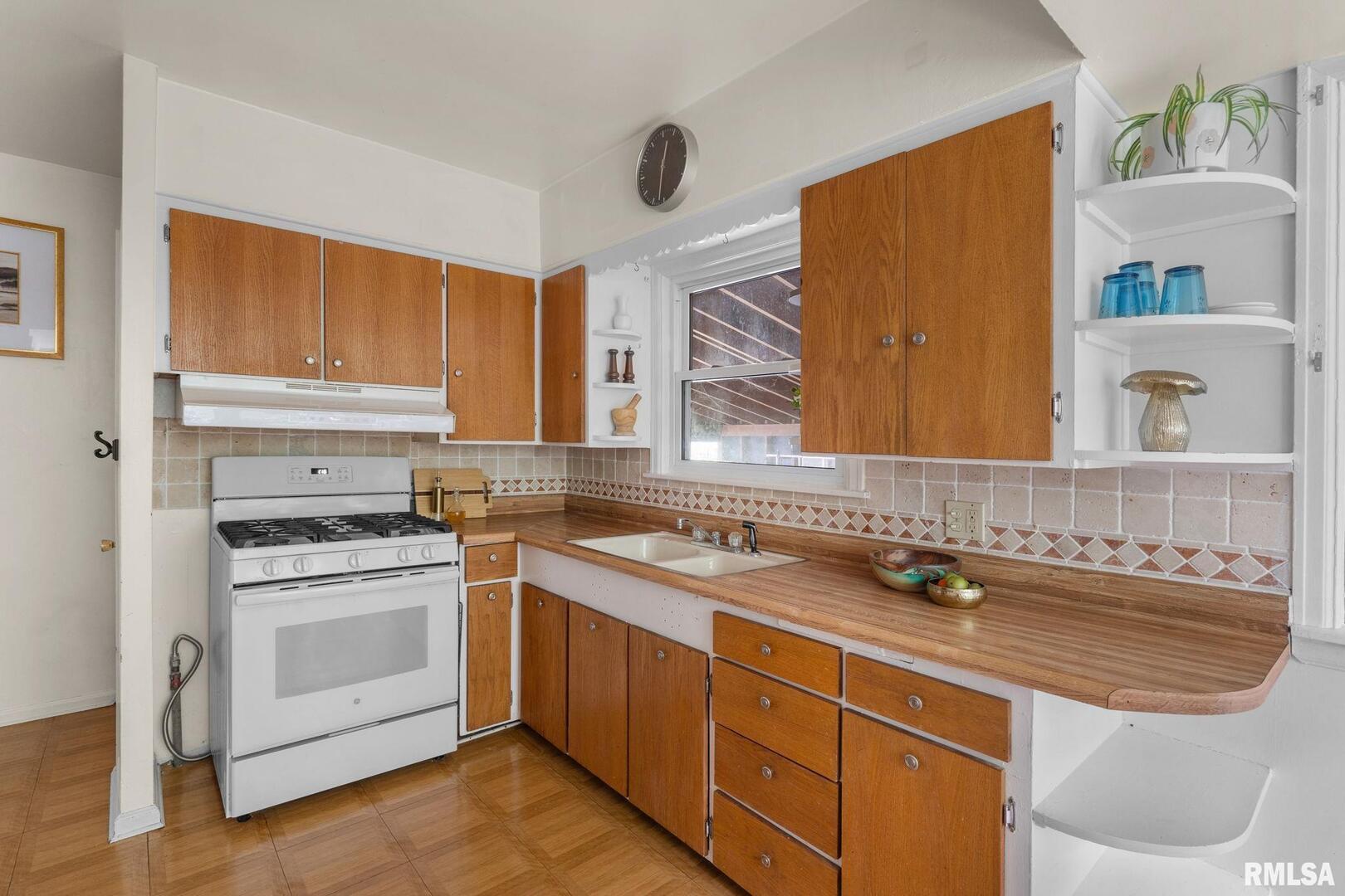 1819 W 15TH Street