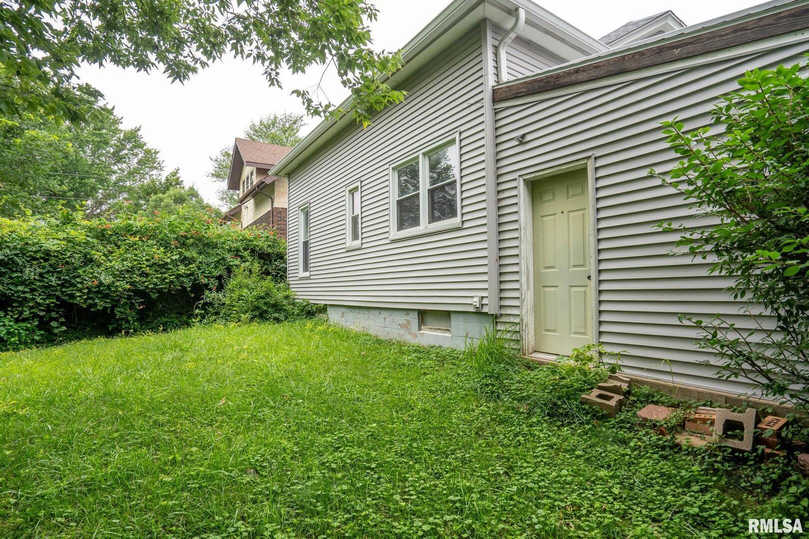 1819 W 15TH Street