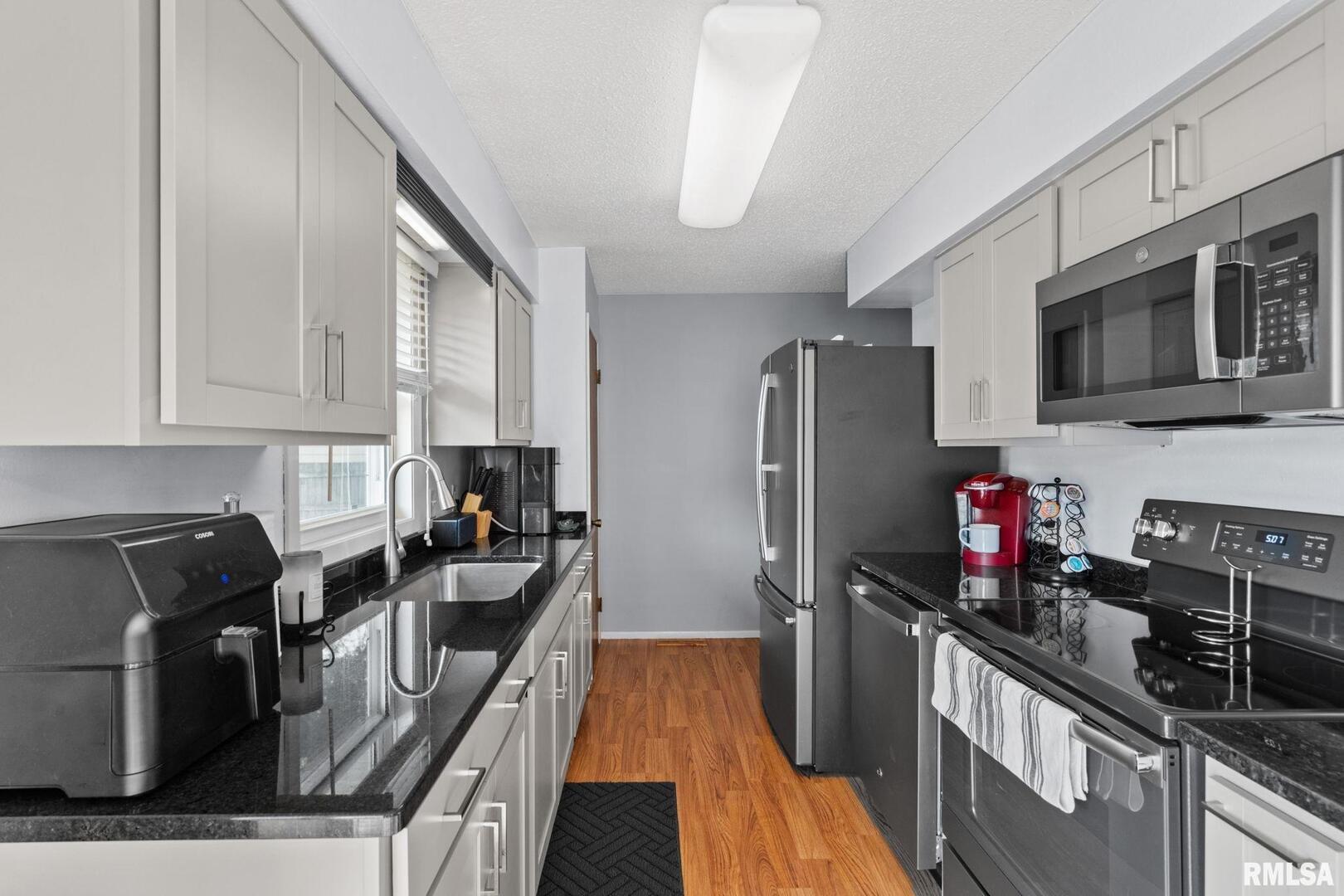 302 N 8TH Street