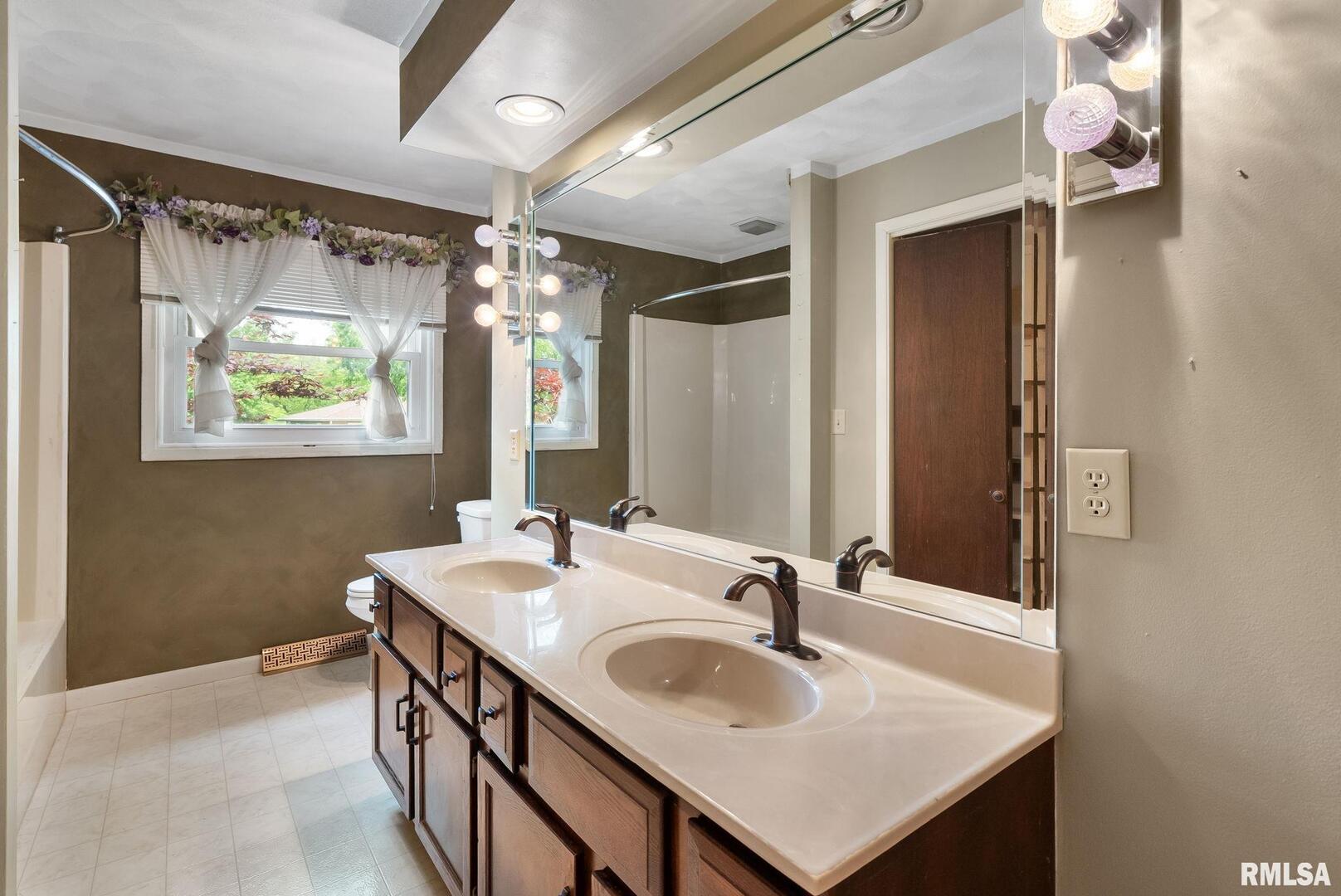 2906 27TH Avenue Unit: A