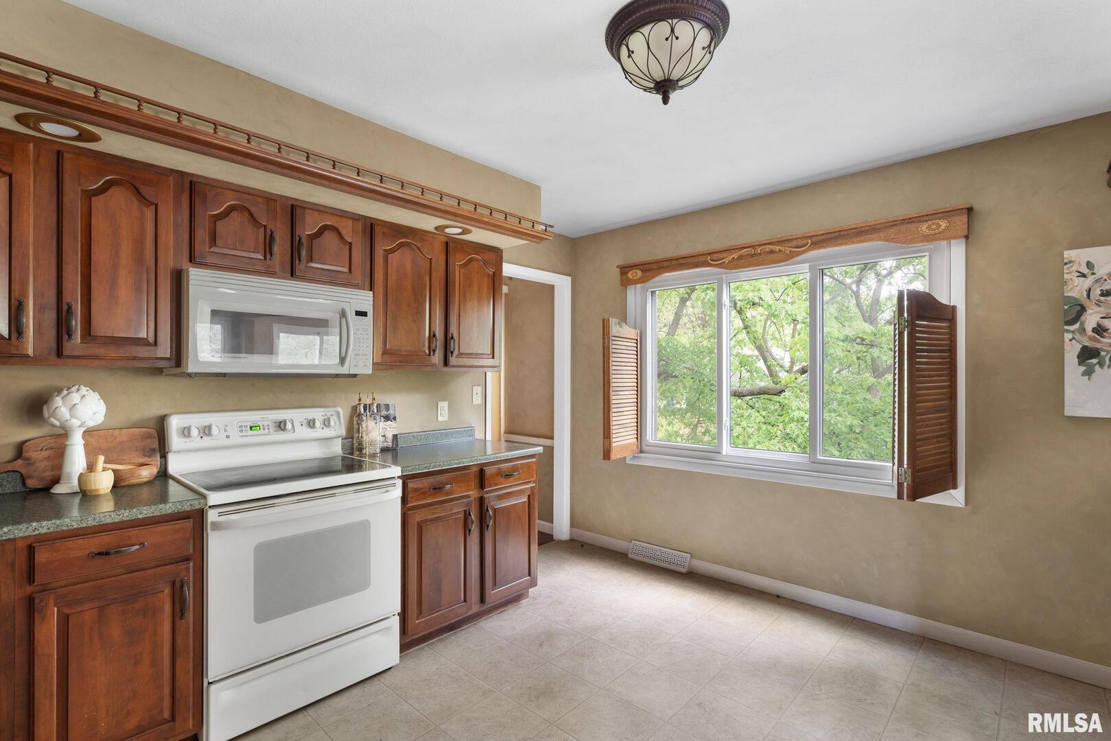 2906 27TH Avenue Unit: A