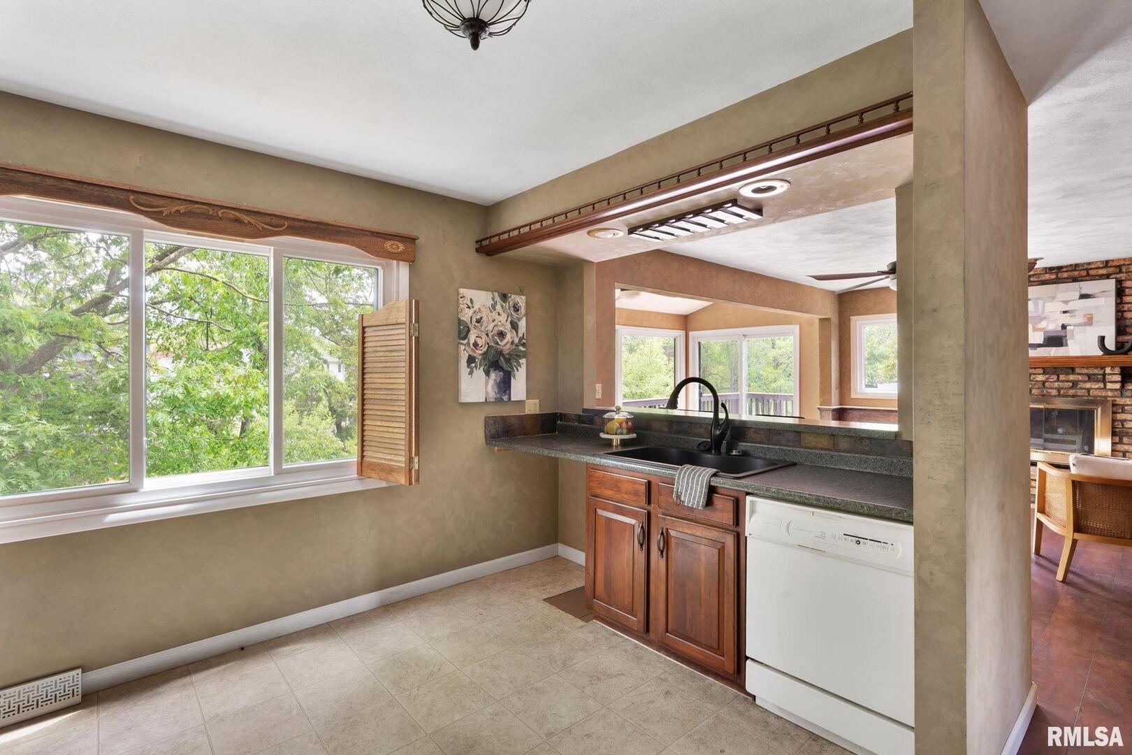 2906 27TH Avenue Unit: A
