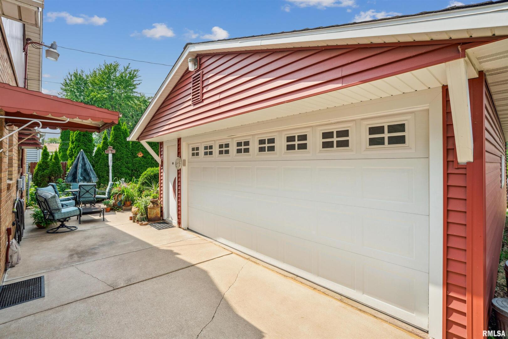 2147 STADIUM Drive