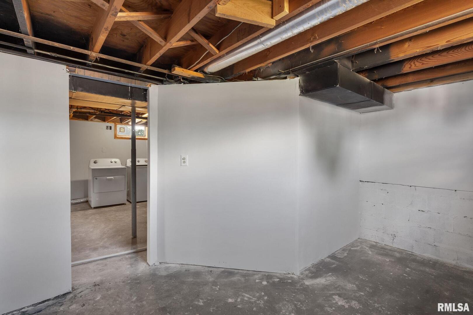 1 RIVERVIEW Lane
