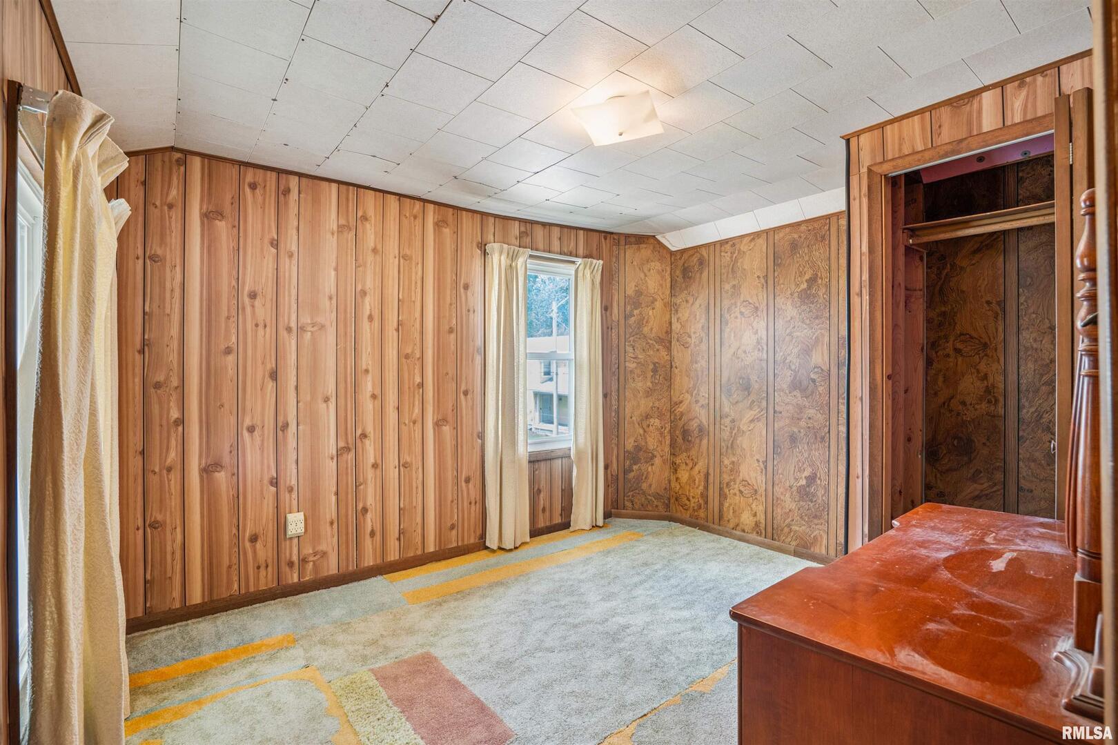 402 E PLEASANT Street