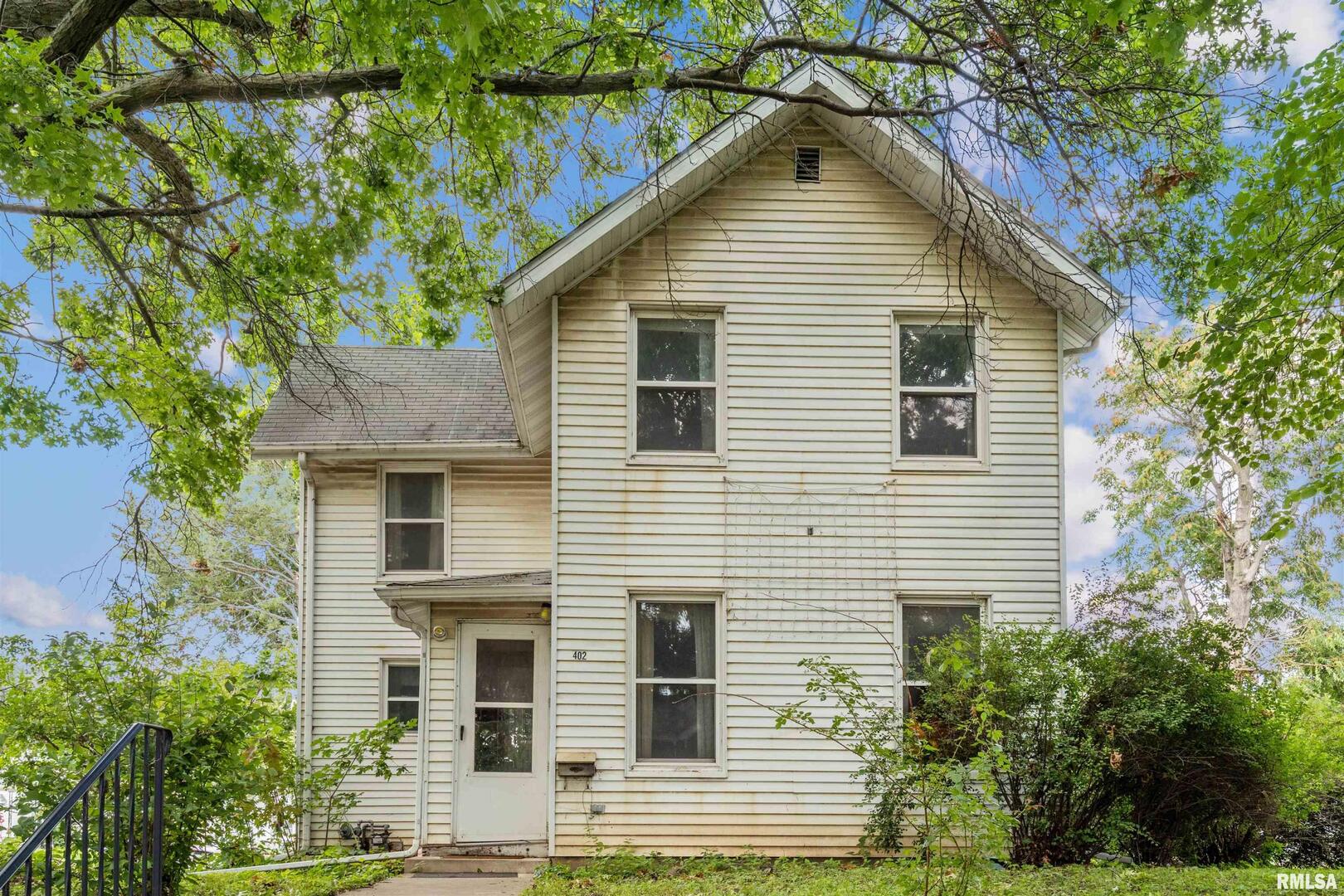 402 E PLEASANT Street