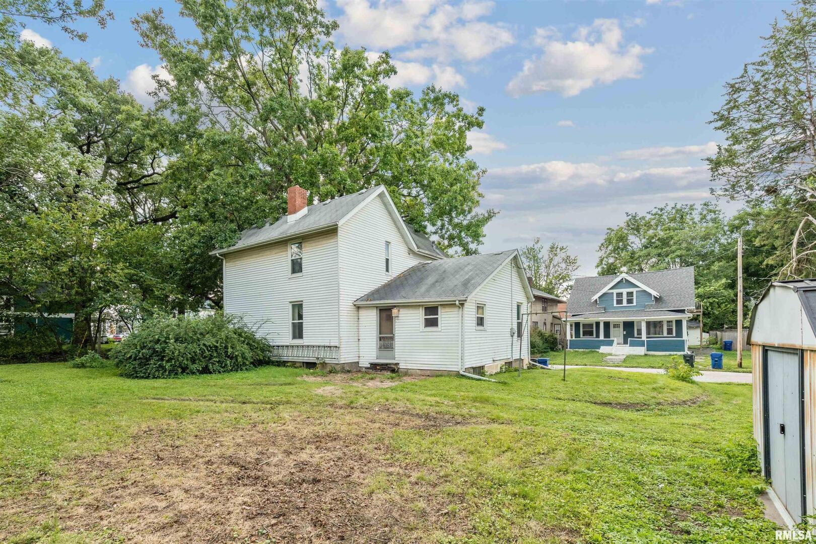 402 E PLEASANT Street