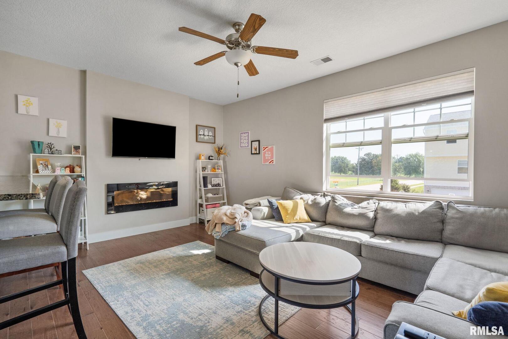 700 COX Court Unit: 700