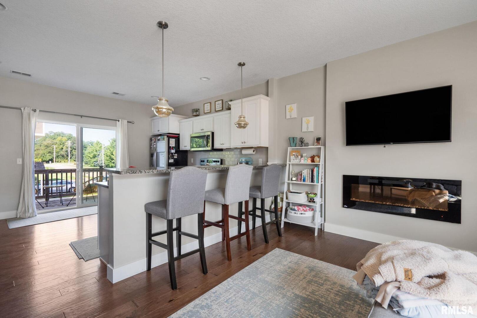 700 COX Court Unit: 700