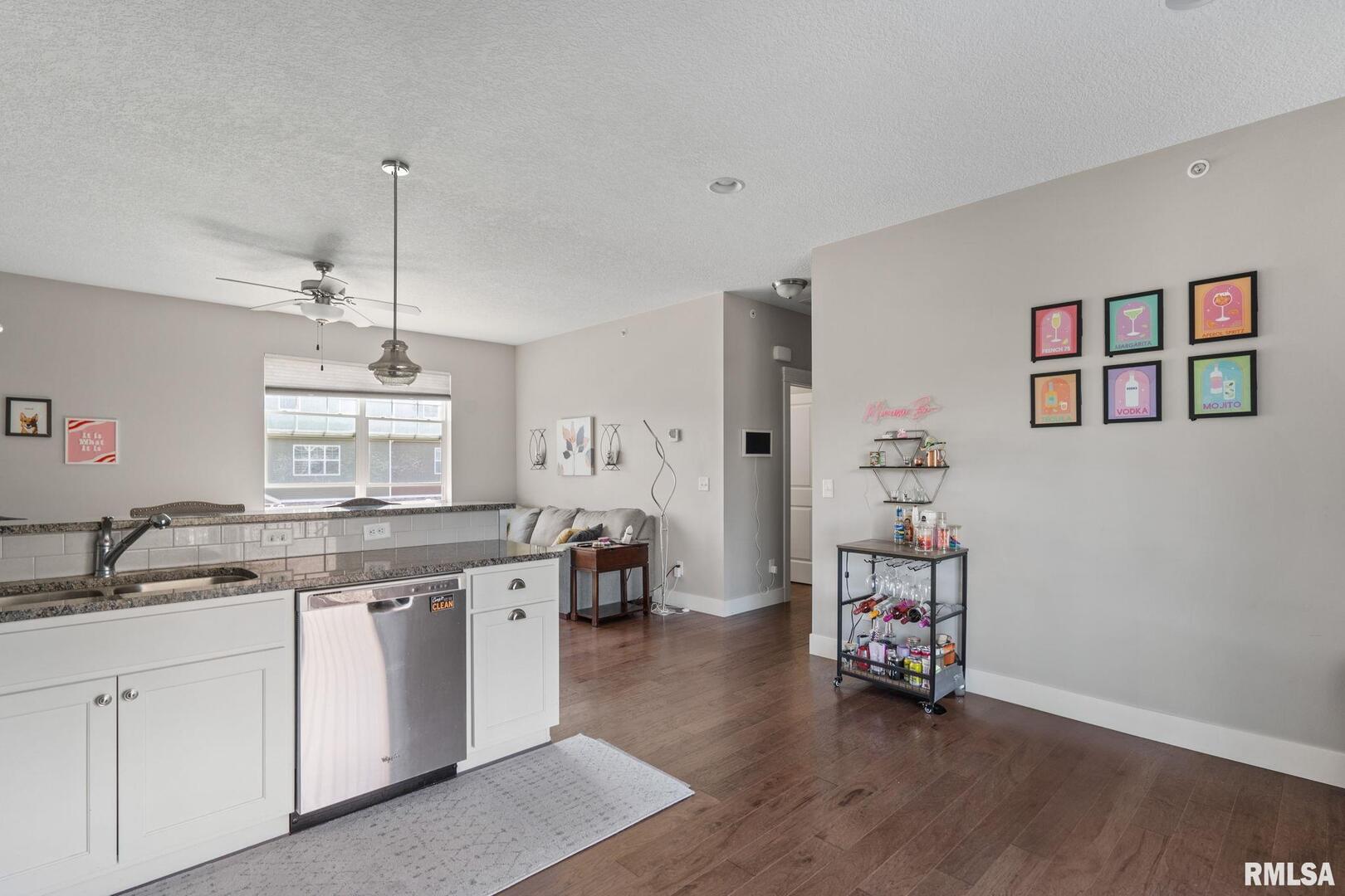 700 COX Court Unit: 700