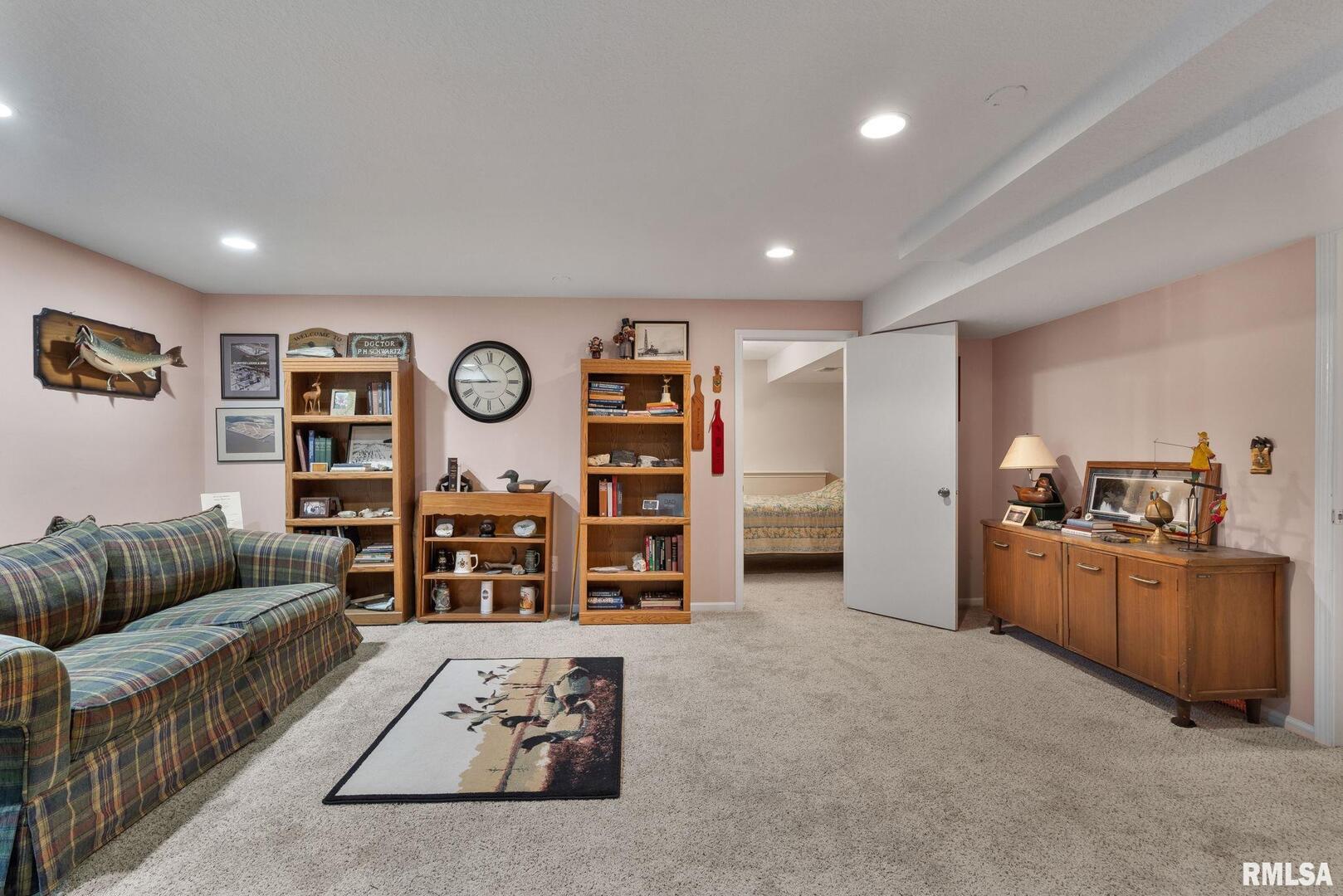 2013 VILLA PINES Circle