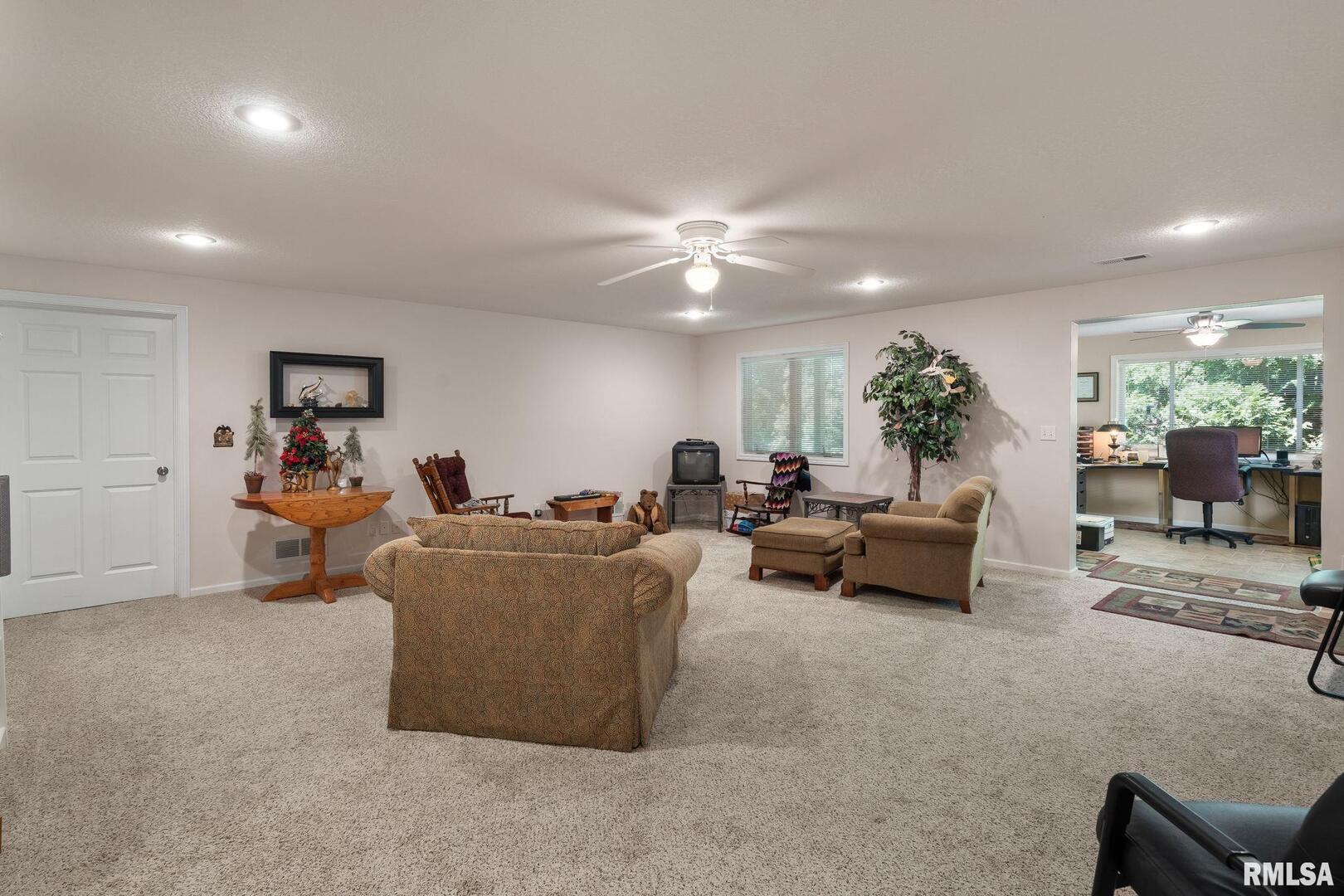 2013 VILLA PINES Circle