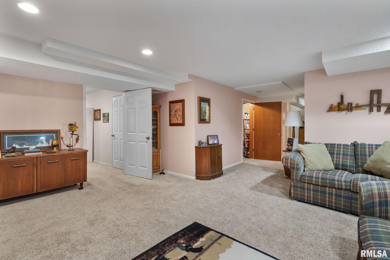 2013 VILLA PINES Circle