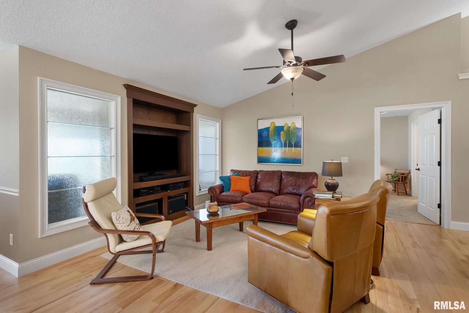 5574 CAVAN Crossing
