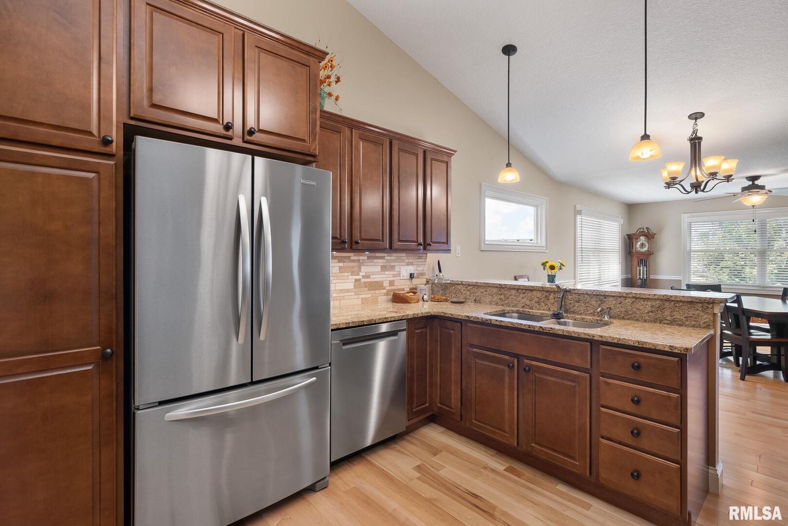 5574 CAVAN Crossing