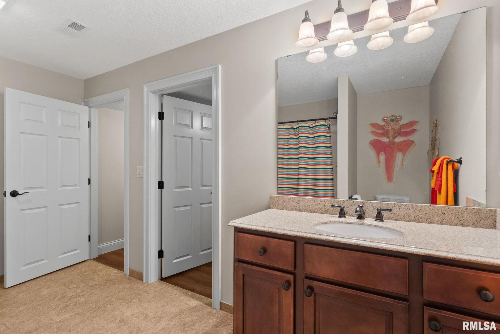 5574 CAVAN Crossing