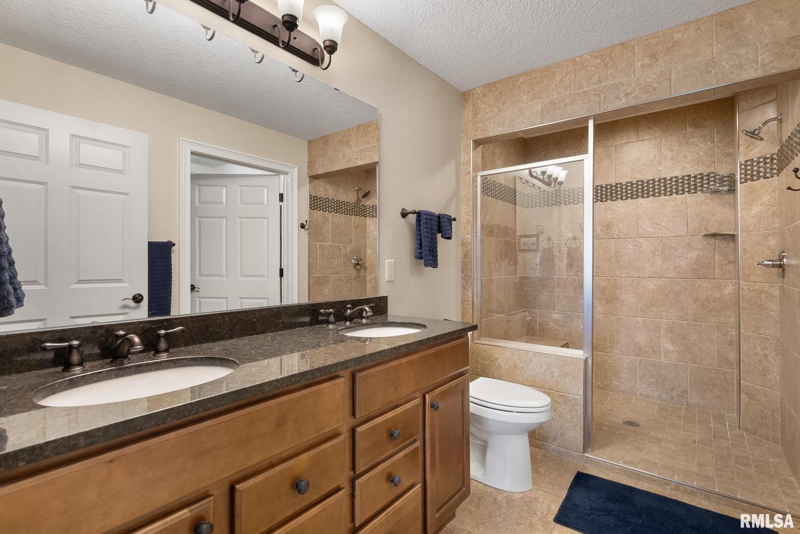 5574 CAVAN Crossing
