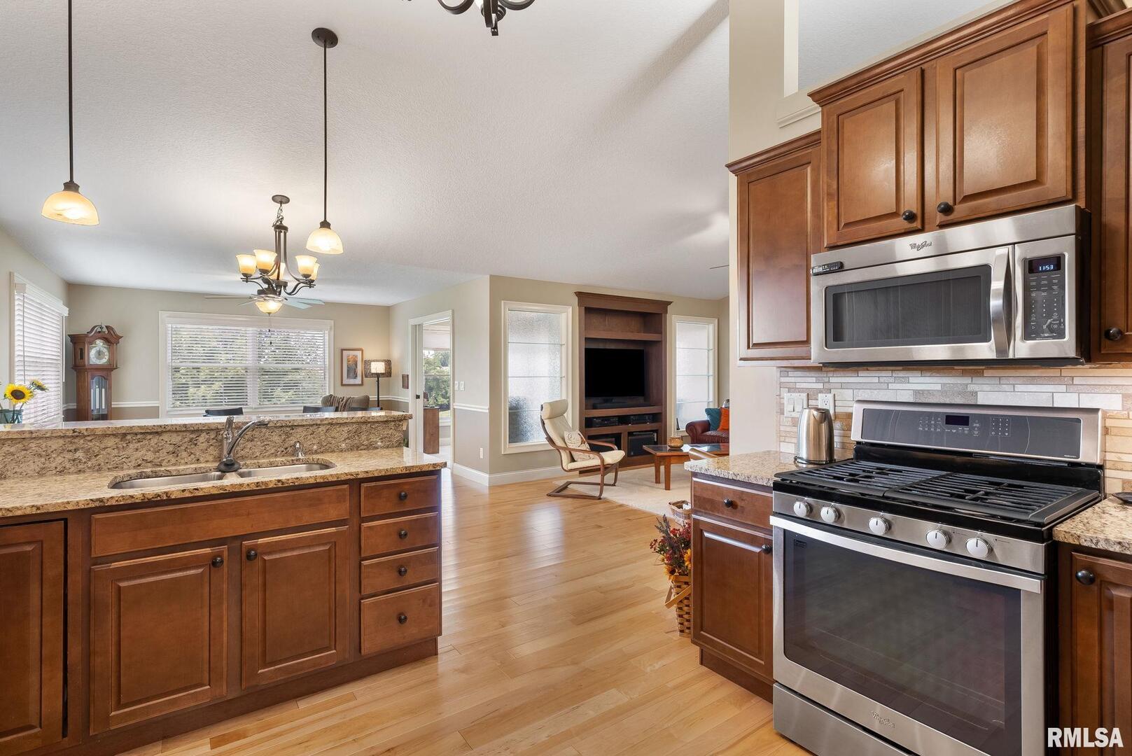 5574 CAVAN Crossing