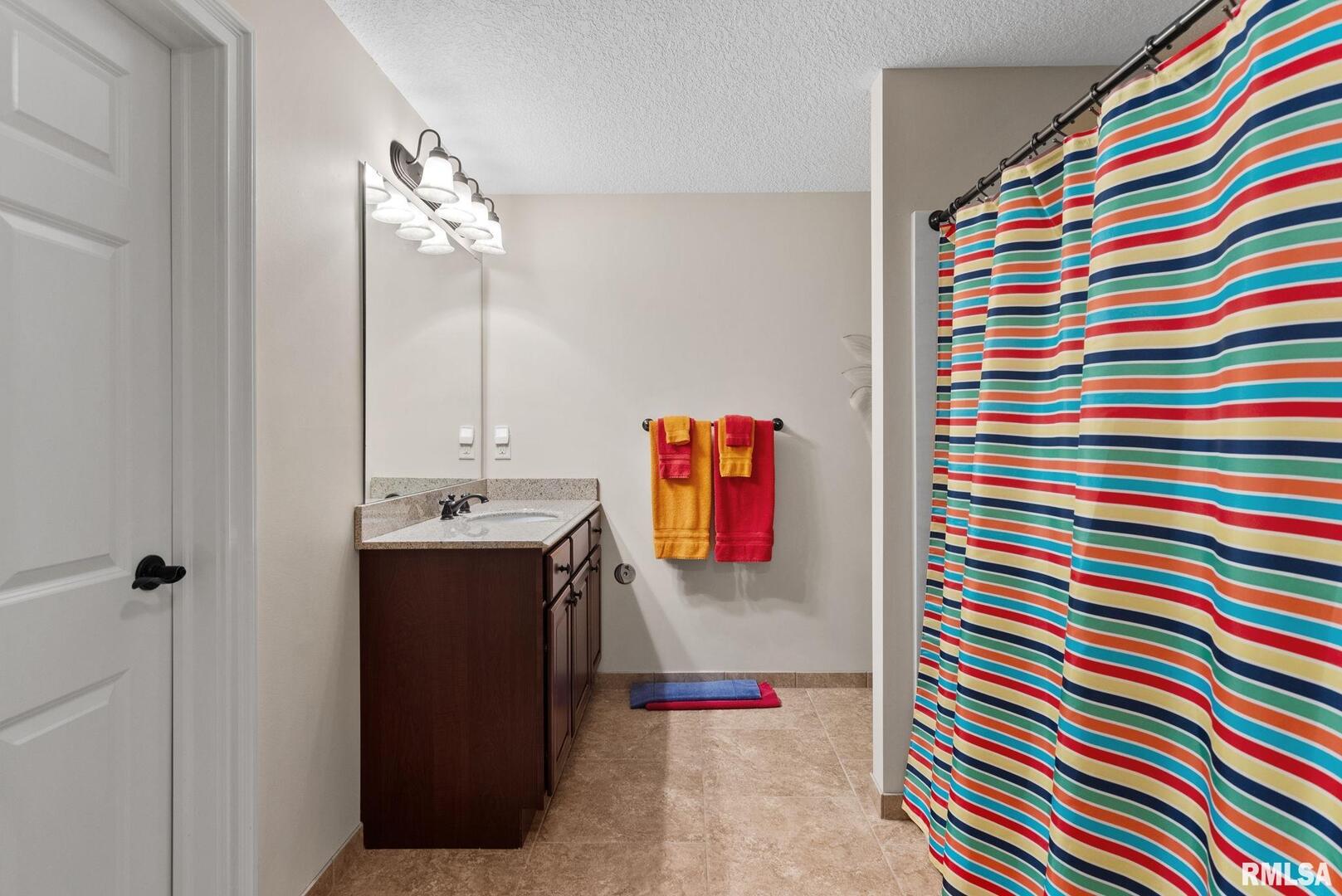 5574 CAVAN Crossing