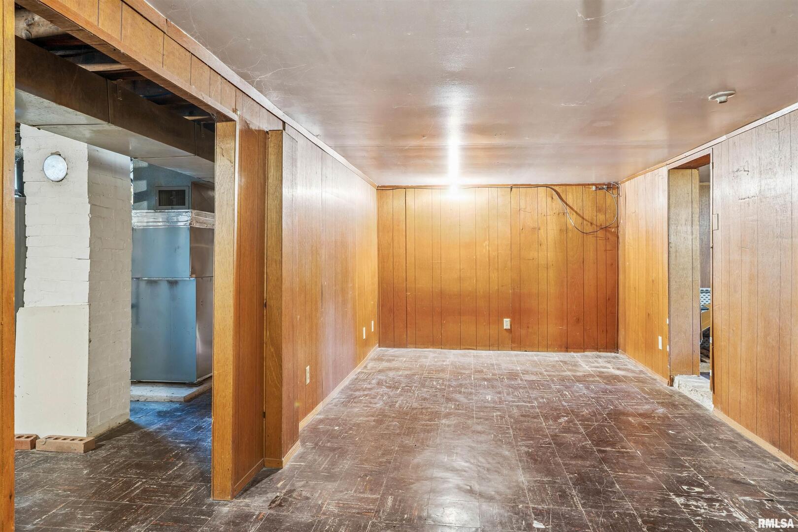 305 4TH Street
