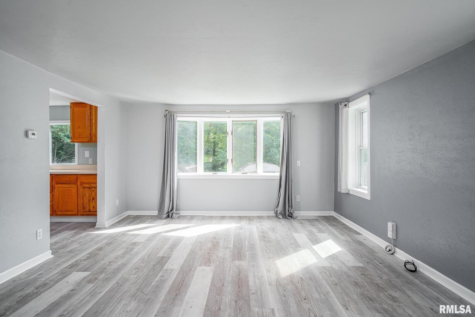 305 S 8TH Street