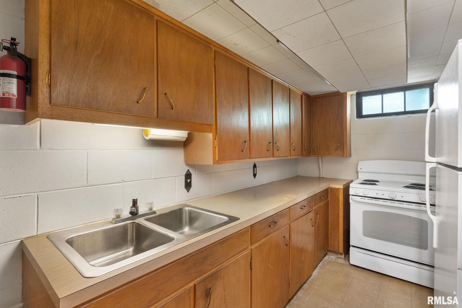 1816 40TH Street Court