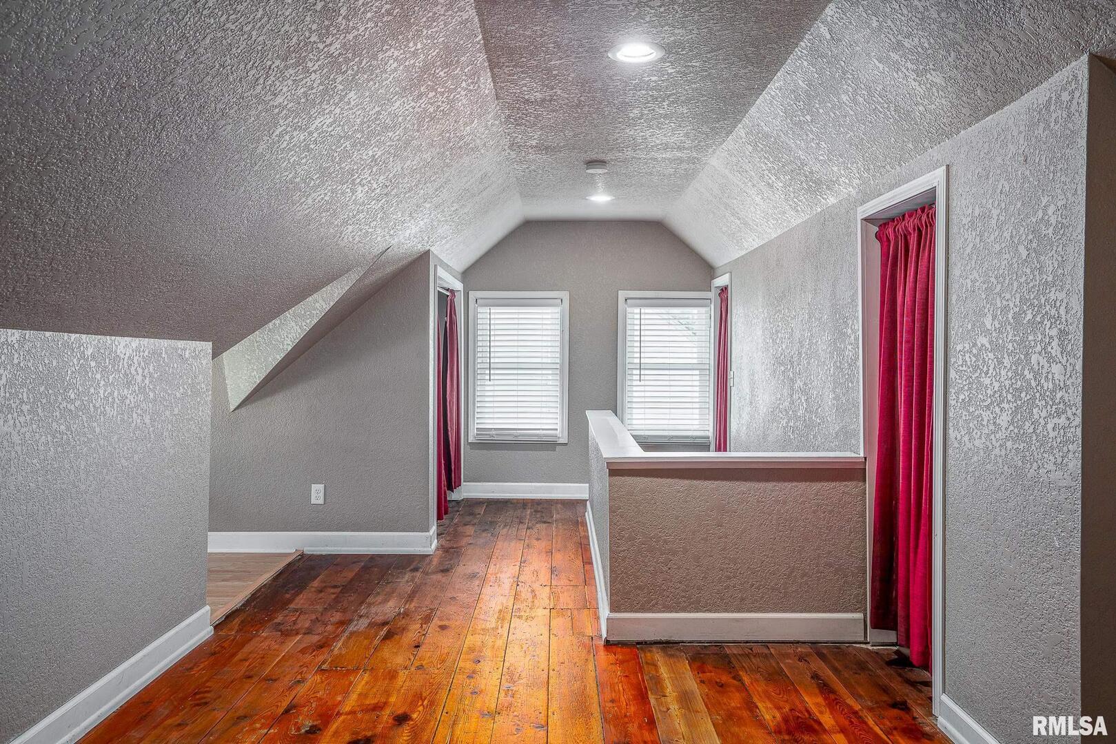 20 BLACKHAWK HILLS Court