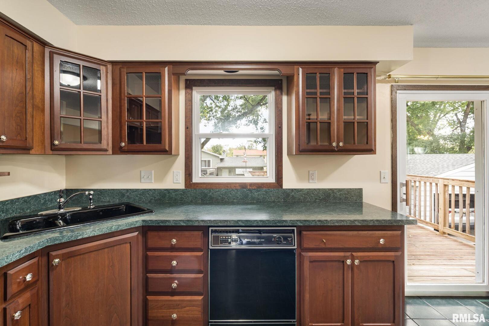 1139 CALVIN Street