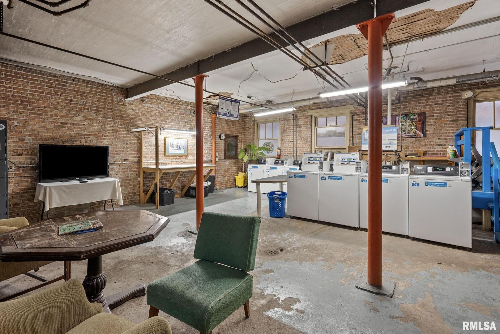 2506 HARRISON Street Unit: 2E