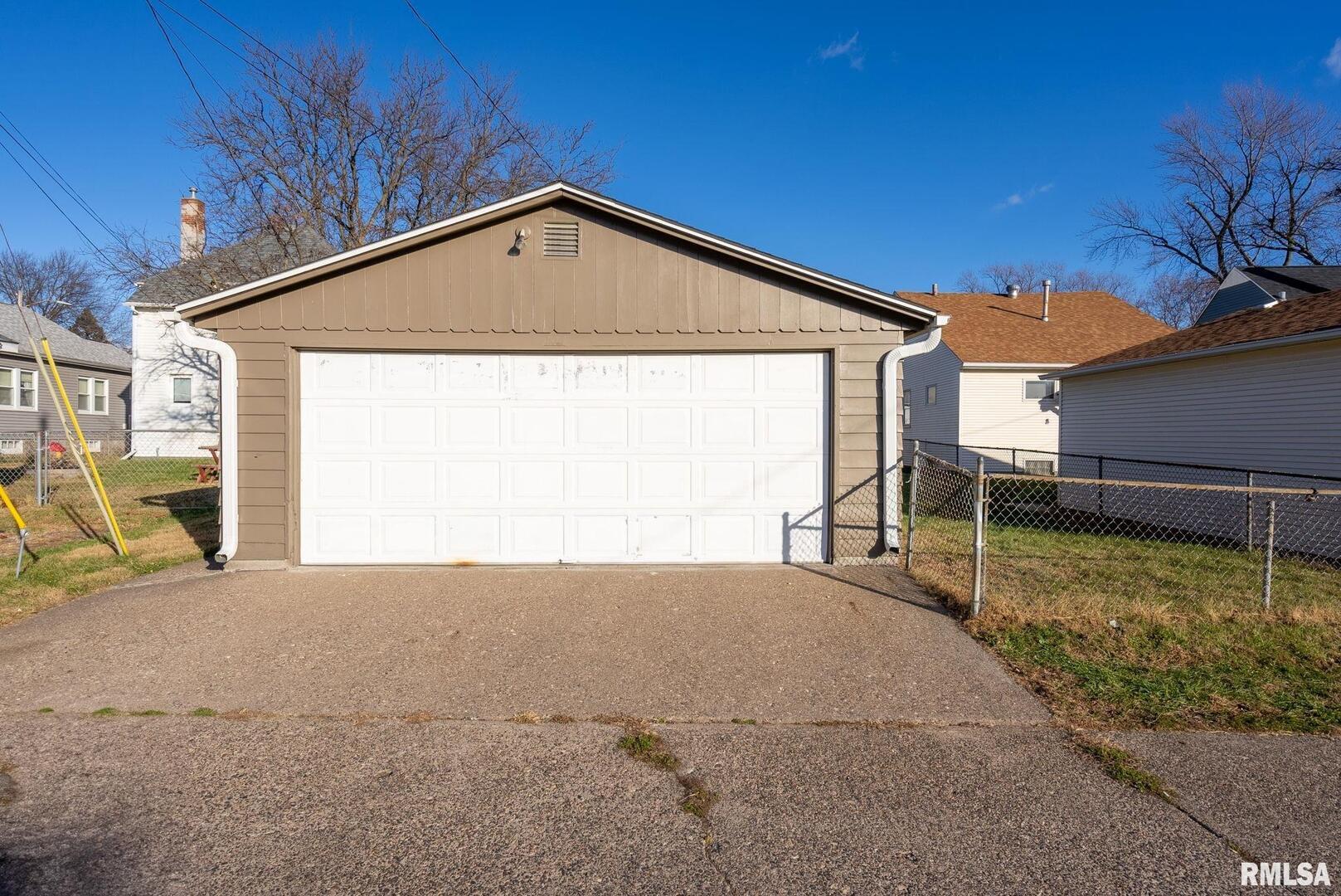 124 N ELMWOOD Avenue
