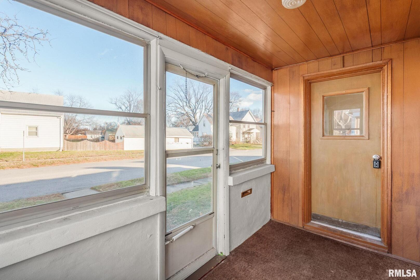 124 N ELMWOOD Avenue