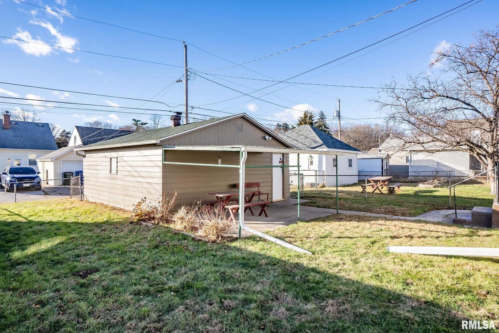 124 N ELMWOOD Avenue