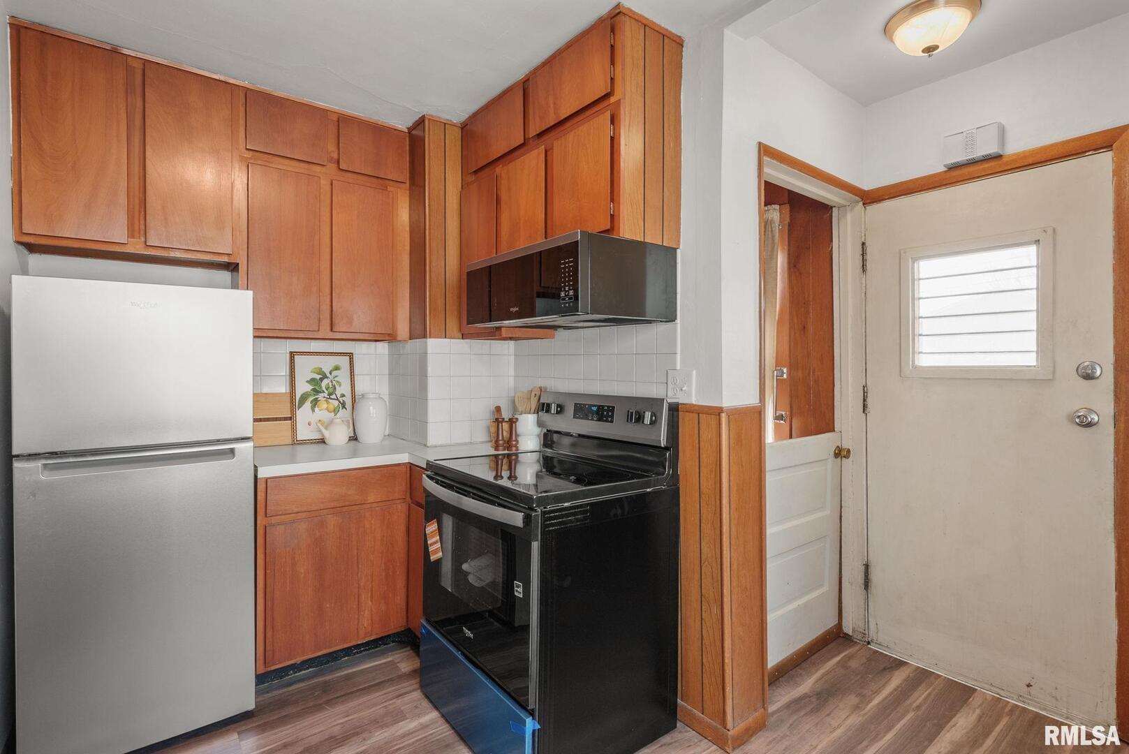 124 N ELMWOOD Avenue
