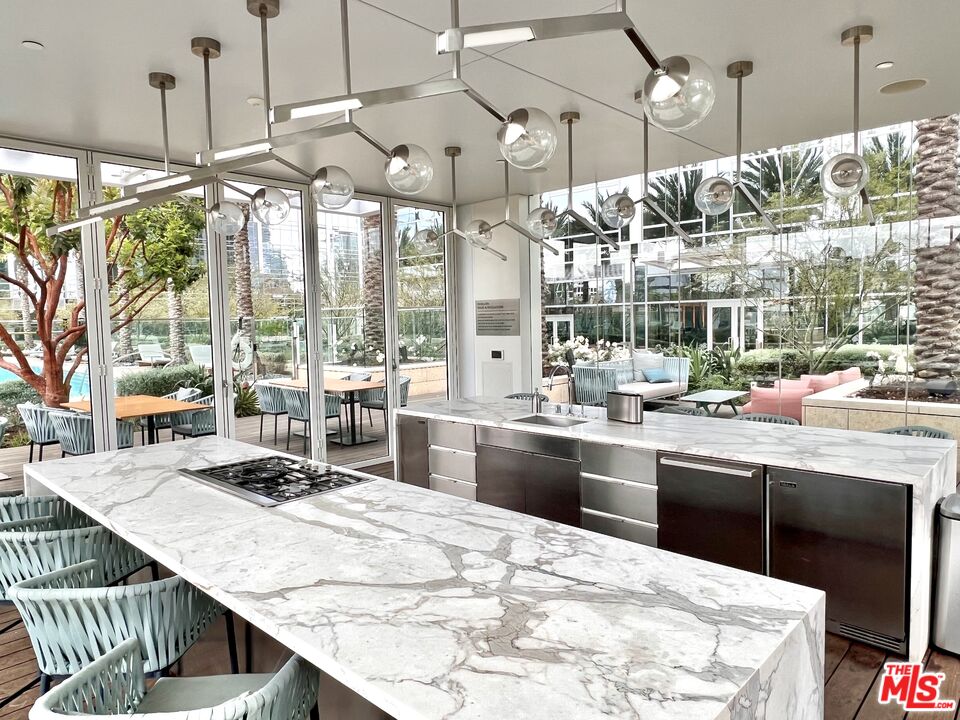877 Francisco St Unit: 1722