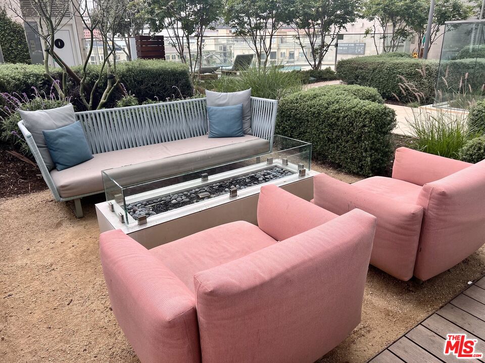 877 Francisco St Unit: 1722