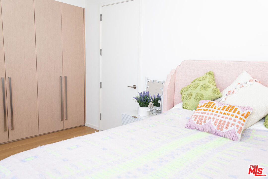 877 Francisco St Unit: 1722