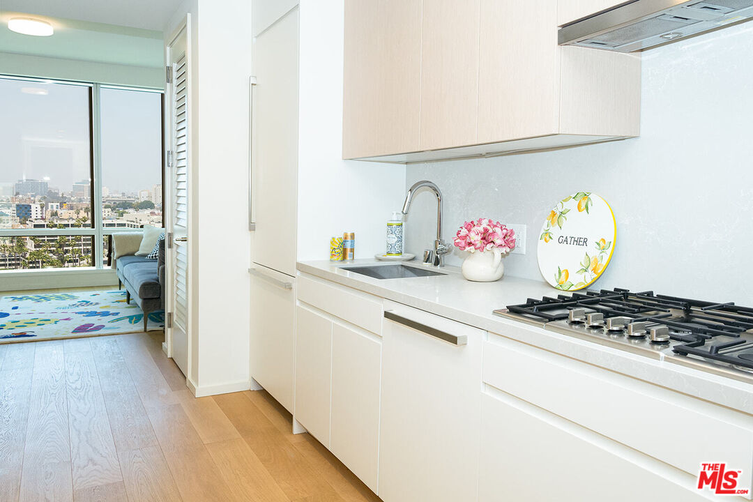 877 Francisco St Unit: 1722