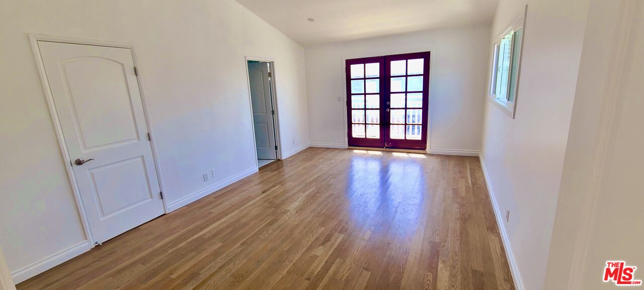 220 S Venice Blvd