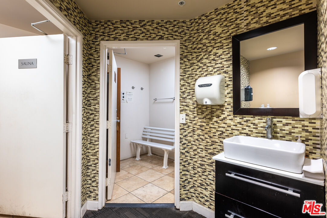 620 S Gramercy Pl Unit: 431