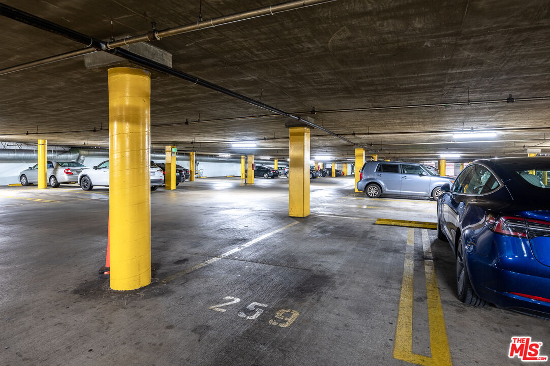 620 S Gramercy Pl Unit: 431