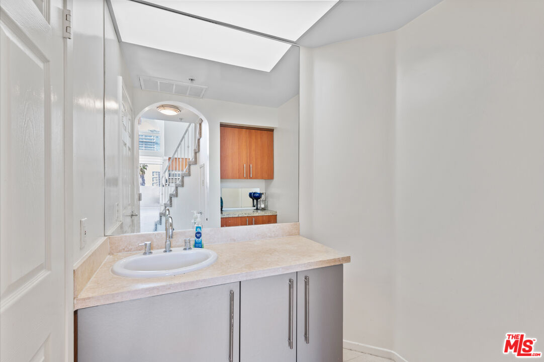 620 S Gramercy Pl Unit: 431