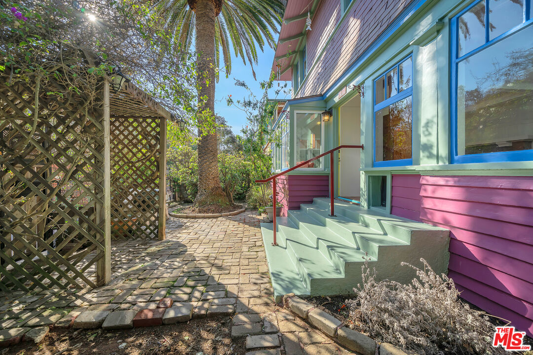 37 Breeze Ave