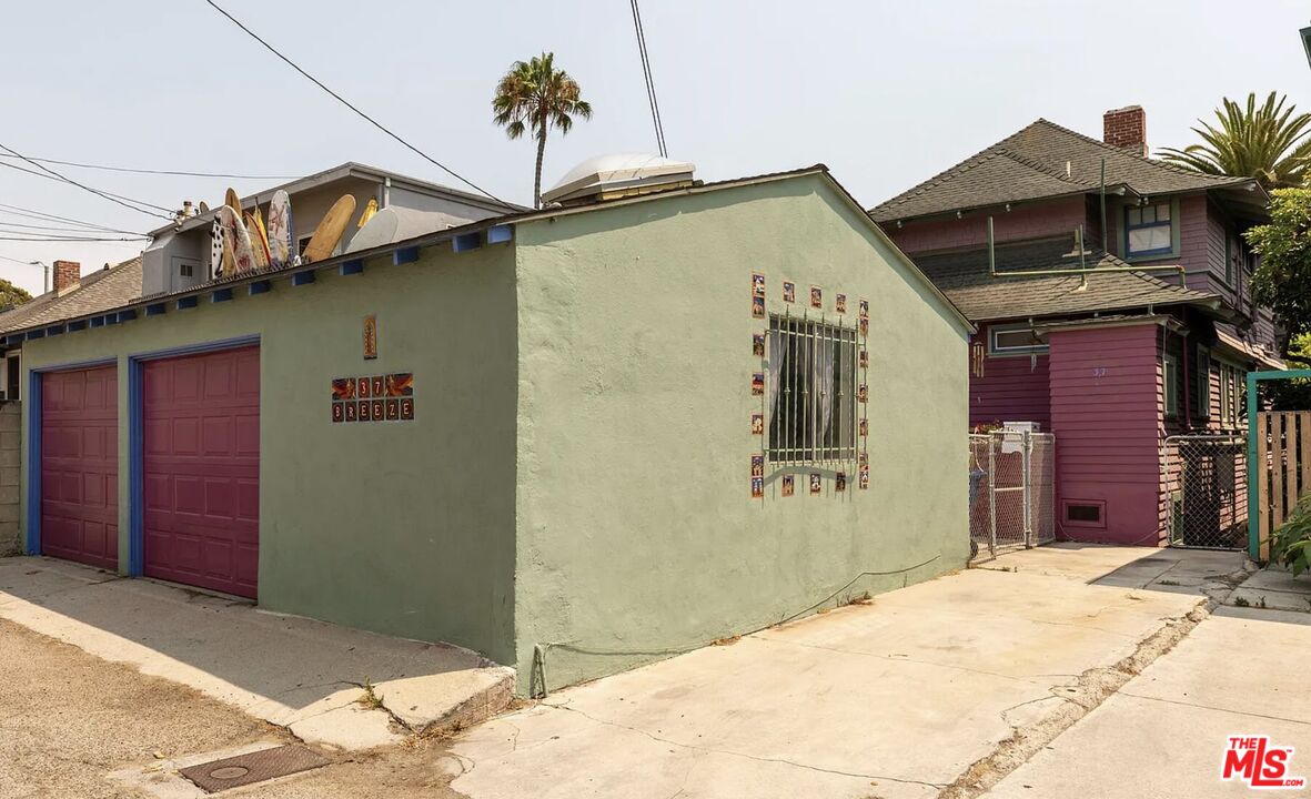 37 Breeze Ave