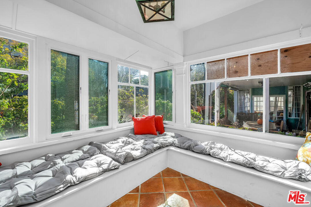 37 Breeze Ave