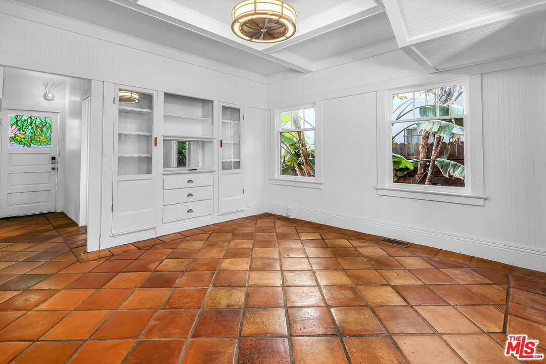 37 Breeze Ave